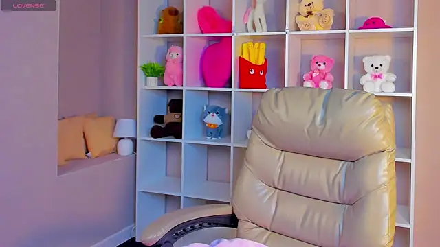 Lynn Martin online show from 09/30/25, 01:11