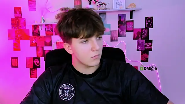 travis wolf  online show from 03/25/26, 09:52