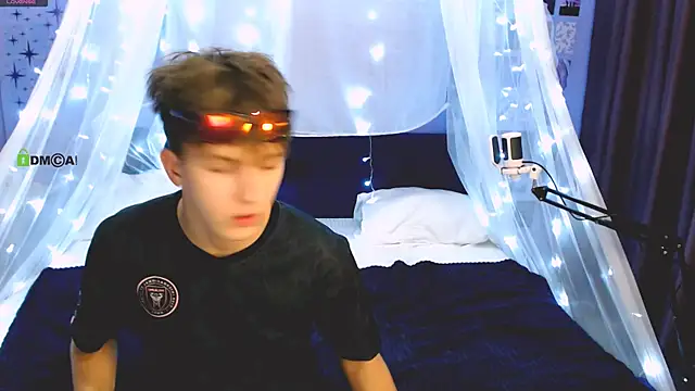 travis wolf  online show from 09/26/25, 07:32