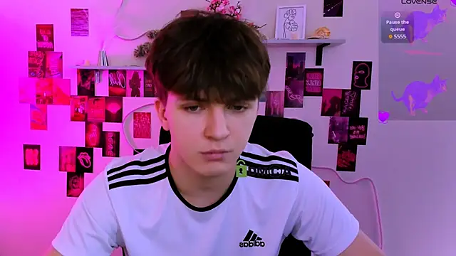 travis wolf  online show from 03/26/26, 09:51