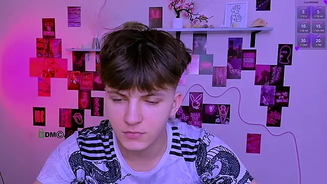 travis wolf  online show from 04/04/26, 08:54