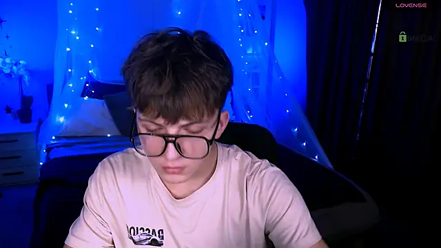 travis wolf  online show from 11/24/25, 07:58