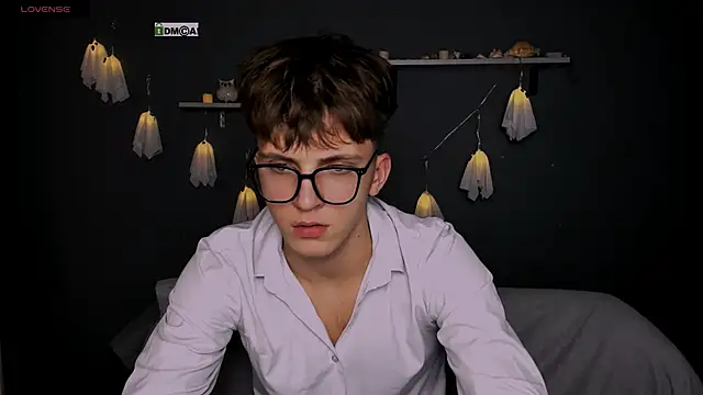 travis wolf  online show from 10/29/25, 08:30