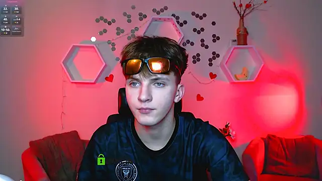 travis wolf  online show from 10/15/25, 07:00