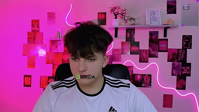 travis wolf  online show from 04/14/26, 08:52