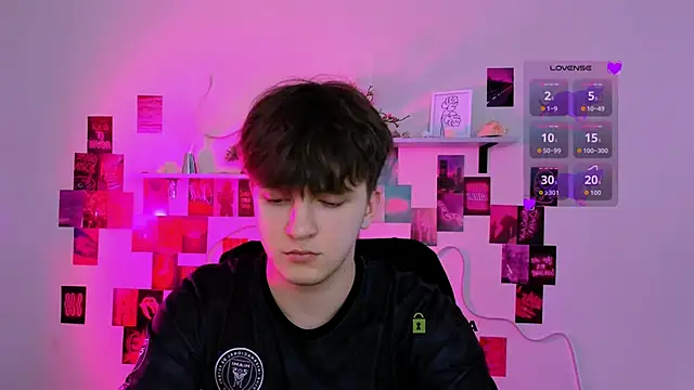 travis wolf  online show from 03/31/26, 08:49