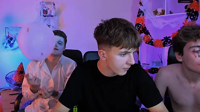 travis wolf  online show from 10/31/25, 09:22