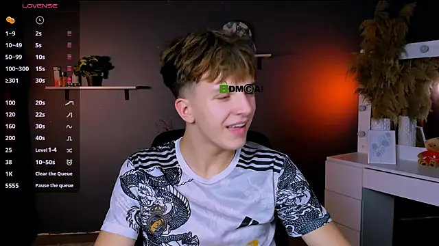 travis wolf  online show from 10/08/25, 07:14