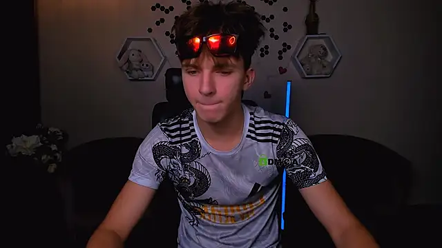 travis wolf  online show from 09/20/25, 08:52