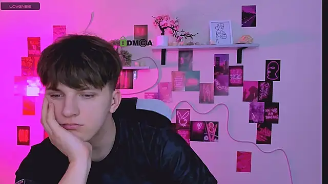 travis wolf  online show from 04/15/26, 08:53