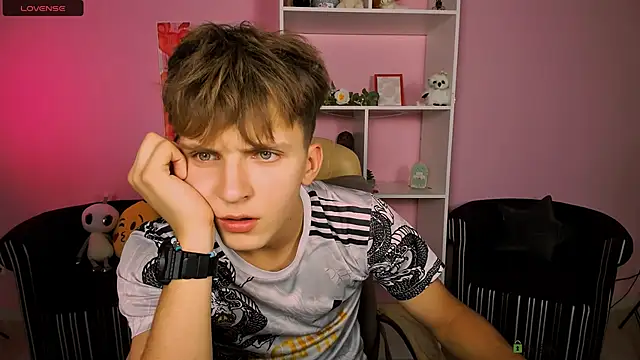 travis wolf  online show from 09/08/25, 07:13