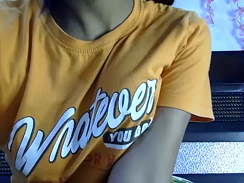 Snapshot of Darlo99 chatting on 09/10/25, 11:31 Darlo99 online show from 09/10/25, 11:31