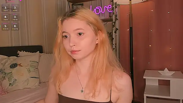 Snapshot of Ruminelle chatting on 06/08/26, 11:33 Ruminelle online show from 06/08/26, 11:33