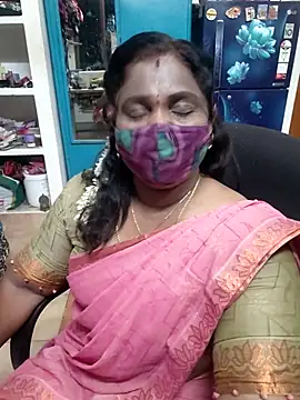 Snapshot of Tamil_Kavitha10 chatting on 04/28/26, 04:55 Tamil Kavitha10 online show from 04/28/26, 04:55