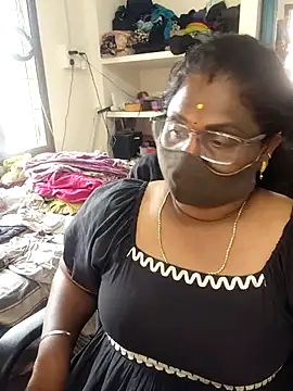 Snapshot of Tamil_Kavitha10 chatting on 06/18/26, 06:45 Tamil Kavitha10 online show from 06/18/26, 06:45