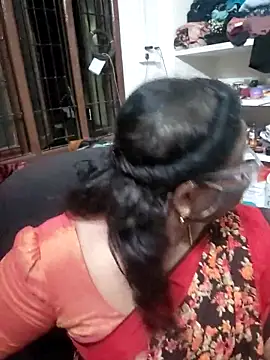 Snapshot of Tamil_Kavitha10 chatting on 06/19/26, 05:30 Tamil Kavitha10 online show from 06/19/26, 05:30