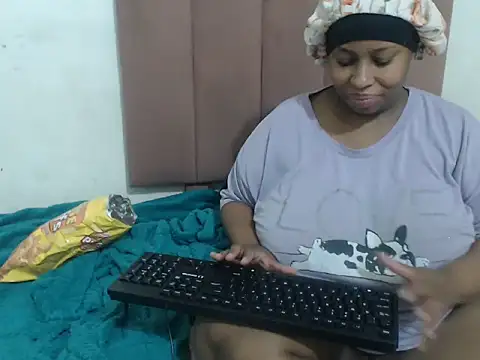 Chubby Queenx255 online show from 10/23/25, 04:55