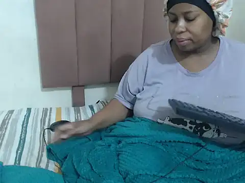 Chubby Queenx255 online show from 10/24/25, 05:50