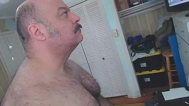 Snapshot of bullmusclejoe chatting on 11/18/25, 03:15 bullmusclejoe online show from 11/18/25, 03:15