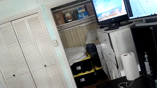 Snapshot of bullmusclejoe chatting on 11/23/25, 11:37 bullmusclejoe online show from 11/23/25, 11:37