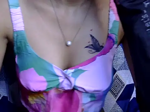 Snapshot of Riva_arora01 chatting on 11/22/25, 10:36 Riva arora01 online show from 11/22/25, 10:36