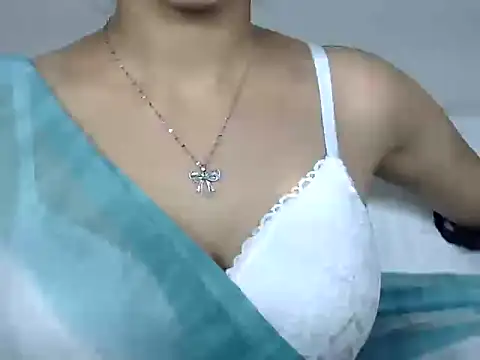 Snapshot of Riva_arora01 chatting on 11/16/25, 11:04 Riva arora01 online show from 11/16/25, 11:04