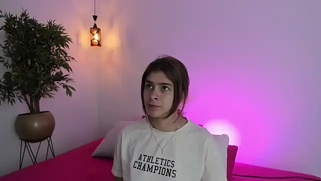 kaylajhonnes6 online show from 09/28/25, 12:56