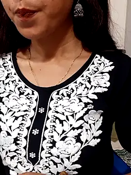 Snapshot of siya_rani67 chatting on 10/16/25, 12:02 siya rani67 online show from 10/16/25, 12:02
