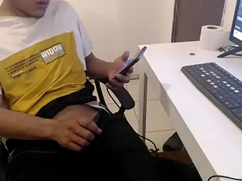 Snapshot of nyxsex chatting on 10/13/25, 06:09 nyxsex online show from 10/13/25, 06:09