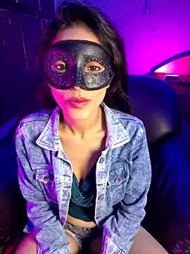 Snapshot of royeoy22 chatting on 11/25/25, 12:38 royeoy22 online show from 11/25/25, 12:38