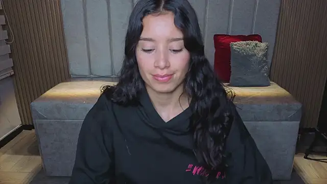  Mia Evans 1 online show from 02/07/26, 07:33