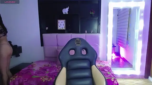 Snapshot of _Mia_Evans_1 chatting on 11/15/25, 08:02 Mia Evans 1 online show from 11/15/25, 08:02