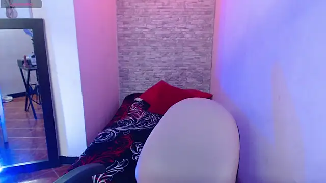 Snapshot of _Mia_Evans_1 chatting on 11/15/25, 12:03 Mia Evans 1 online show from 11/15/25, 12:03