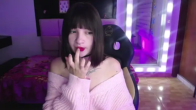 Snapshot of _Charlotte_Collins_ chatting on 11/15/25, 01:59 Charlotte Collins online show from 11/15/25, 01:59