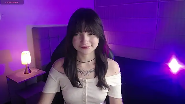 Snapshot of _Charlotte_Collins_ chatting on 12/18/25, 02:43 Charlotte Collins online show from 12/18/25, 02:43