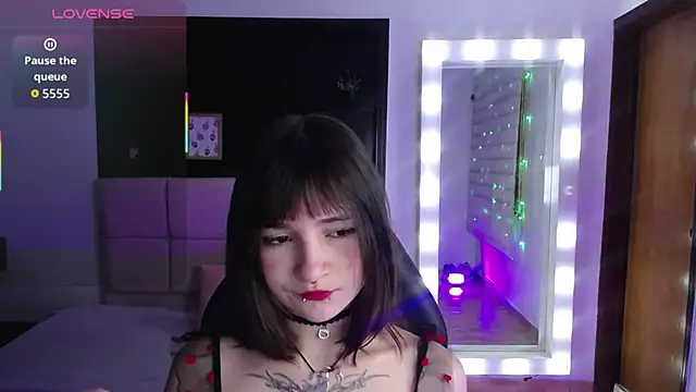 Snapshot of _Charlotte_Collins_ chatting on 10/21/25, 03:22 Charlotte Collins online show from 10/21/25, 03:22