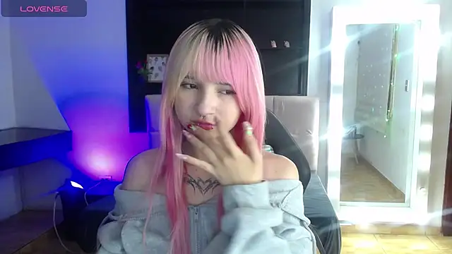 Snapshot of _Charlotte_Collins_ chatting on 06/27/26, 03:29 Charlotte Collins online show from 06/27/26, 03:29