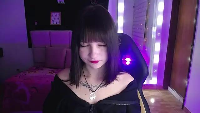 Snapshot of _Charlotte_Collins_ chatting on 11/22/25, 02:27 Charlotte Collins online show from 11/22/25, 02:27