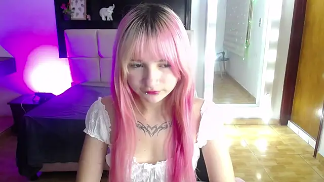 Snapshot of _Charlotte_Collins_ chatting on 06/23/26, 04:05 Charlotte Collins online show from 06/23/26, 04:05