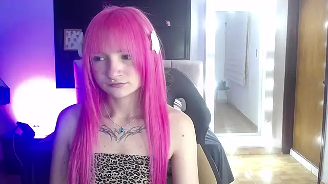 Snapshot of _Charlotte_Collins_ chatting on 07/17/26, 04:37 Charlotte Collins online show from 07/17/26, 04:37