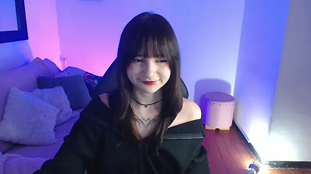 Snapshot of _Charlotte_Collins_ chatting on 12/19/25, 03:03 Charlotte Collins online show from 12/19/25, 03:03