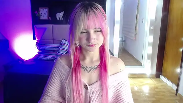 Snapshot of _Charlotte_Collins_ chatting on 06/19/26, 03:40 Charlotte Collins online show from 06/19/26, 03:40