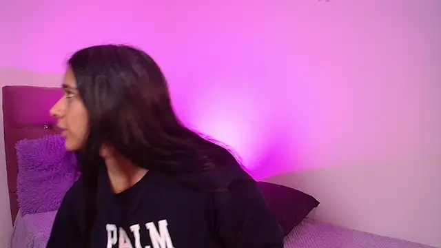 mae nathan  online show from 05/06/26, 01:53