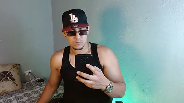 massimo vidal  online show from 11/06/25, 02:37