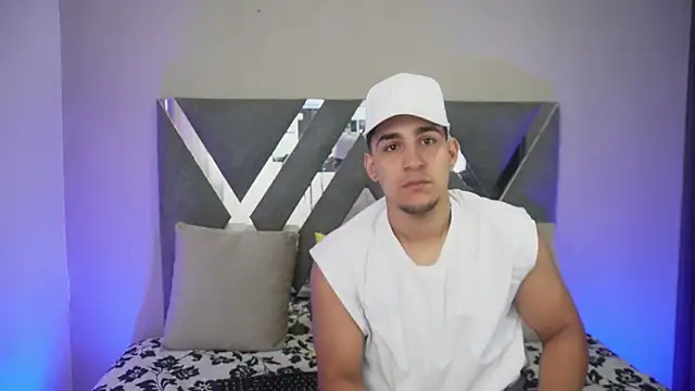 Snapshot of massimo_vidal_ chatting on 10/01/25, 12:20 massimo vidal  online show from 10/01/25, 12:20