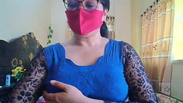 Snapshot of Elena_cruz5 chatting on 06/03/26, 03:51 Elena cruz5 online show from 06/03/26, 03:51