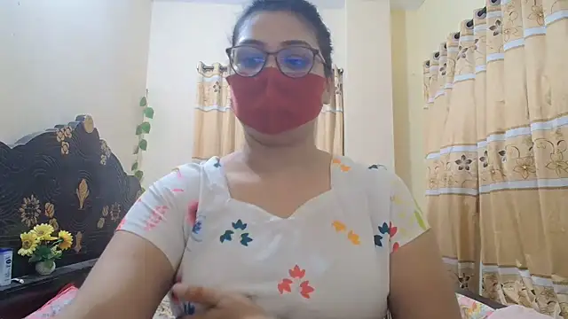 Snapshot of Elena_cruz5 chatting on 06/04/26, 04:11 Elena cruz5 online show from 06/04/26, 04:11