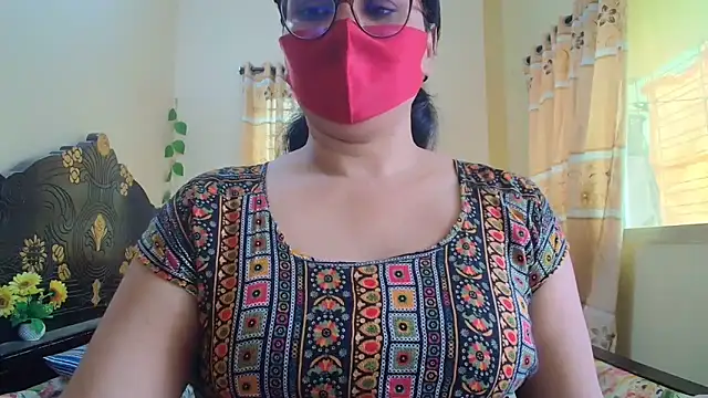 Snapshot of Elena_cruz5 chatting on 05/24/26, 04:23 Elena cruz5 online show from 05/24/26, 04:23