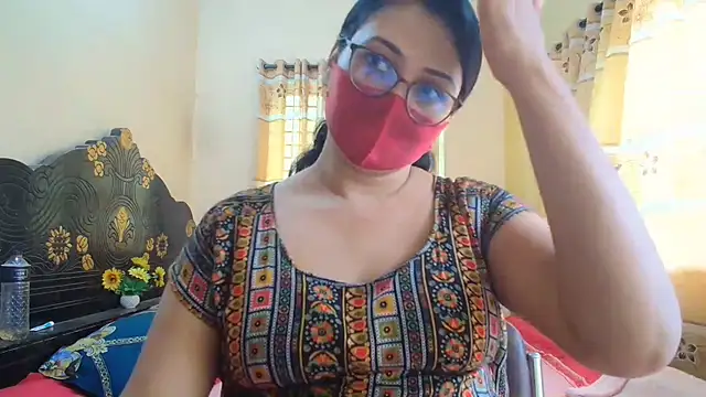Snapshot of Elena_cruz5 chatting on 06/18/26, 03:49 Elena cruz5 online show from 06/18/26, 03:49