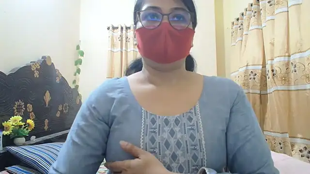 Snapshot of Elena_cruz5 chatting on 05/22/26, 04:27 Elena cruz5 online show from 05/22/26, 04:27